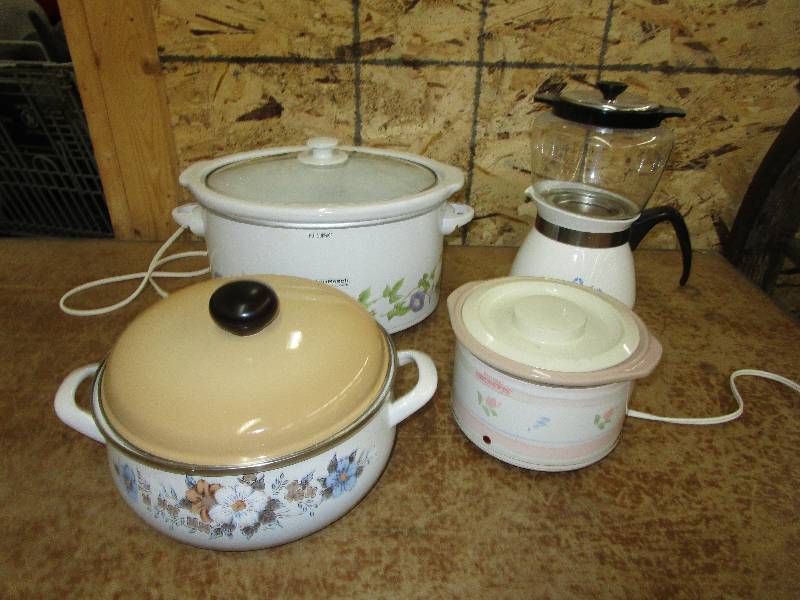 lot 120 image: Kitchen Items