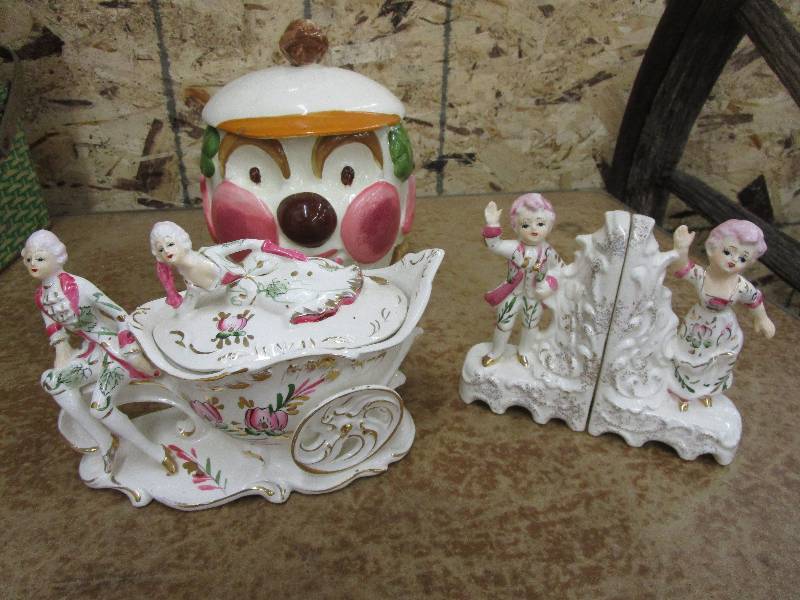 lot 132 image: Cookie Jar and Matching Bookends with Serving Piece with Cover