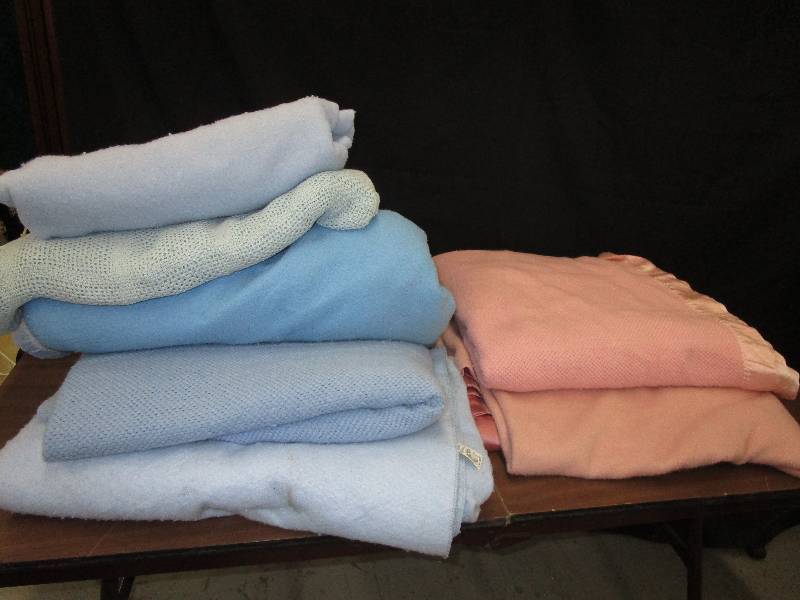 lot 142 image: 7 blankets