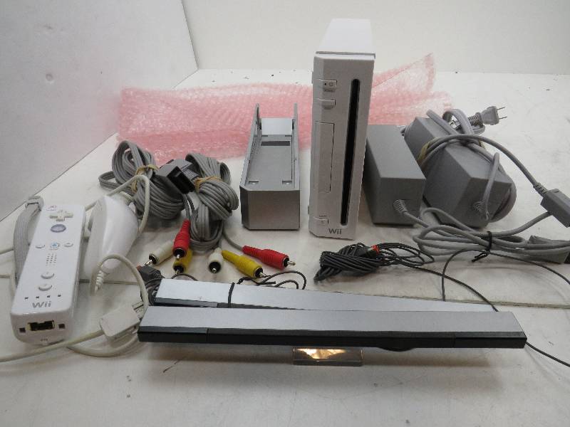 lot 9 image: Nintendo Wii gaming system with ACCs