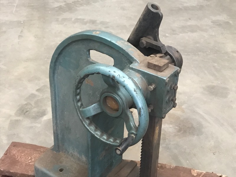 lot 15 image: Heavy Duty No.3 Industrial Press ...