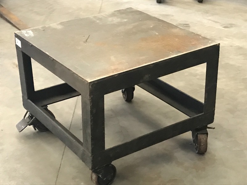 lot 22 image: Heavy Duty 28x28 Solid Steel Weld...