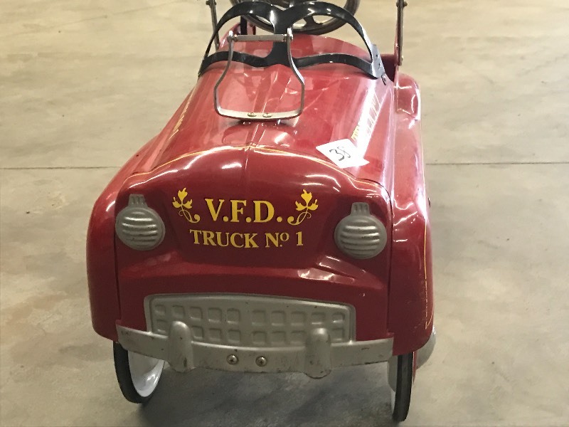 lot 38 image: Gearbox Pedal Car Co. Volunteer  F...