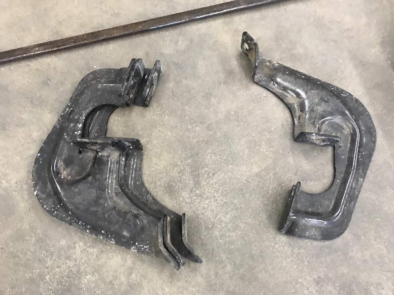 lot 50 image: Lot Of Assorted Hand Tools & Chevro...