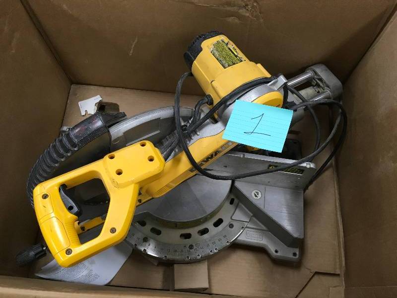 DEWALT 15 Amp 12 in. Double Bevel Sliding Compound Miter Saw  USED in working conditions