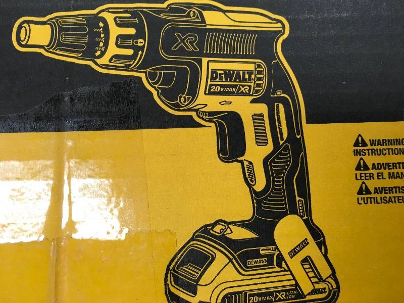 DEWALT 20-Volt MAX XR Lithium-Ion Cordless Brushless Drywall Screw Gun Kit with (2) Batteries 2Ah, Charger and Contractor Bag in working conditions