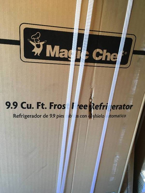 Magic Chef 9.9 cu. ft. Top Freezer Refrigerator in White new