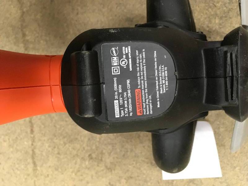 lot 46 image: Black & Decker 20 in. 3.8-Amp Corded Electric Hedge Trimmer  USED in working conditions