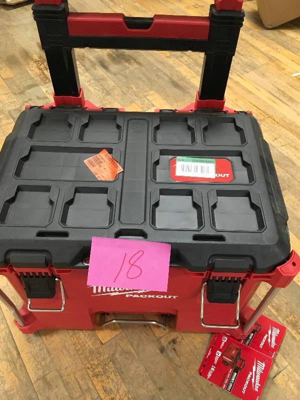 lot 18 image: Milwaukee PACKOUT 22 in. Rolling Tool Box