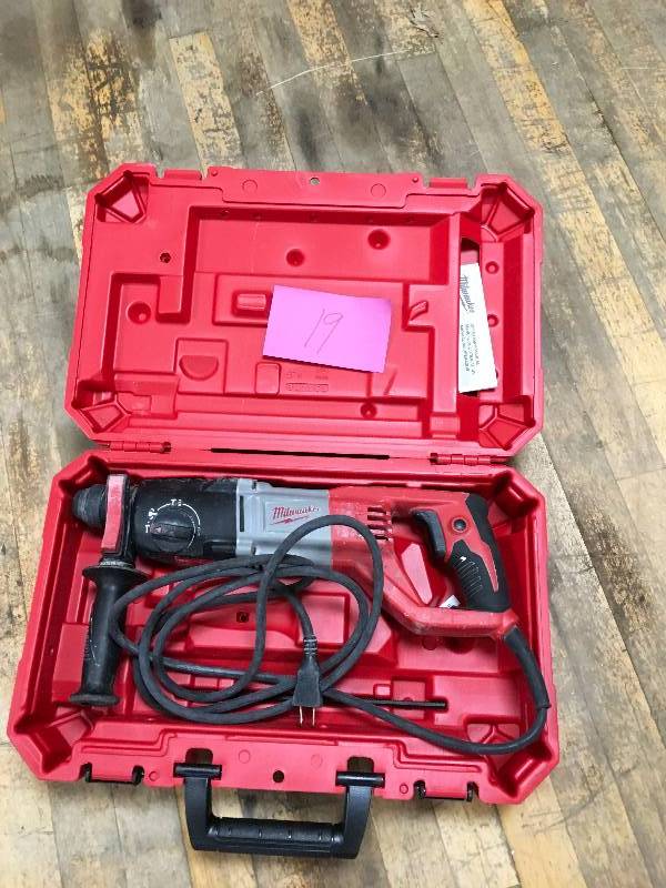 lot 19 image: Milwaukee 1 in. SDS D-Handle Rotary Hammer