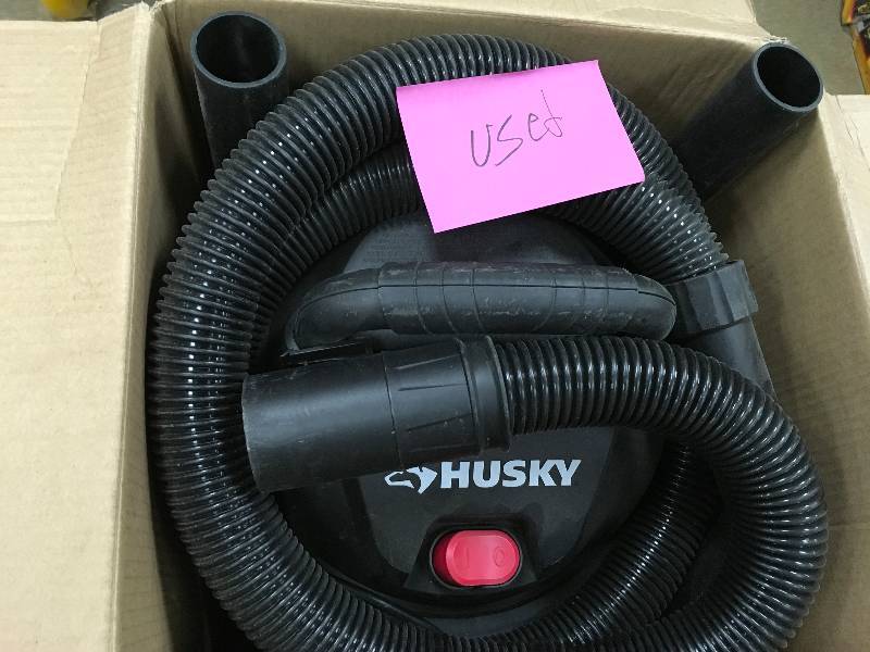 lot 47 image: Husky 4 Gal. Portable Poly WetDry Vacuum