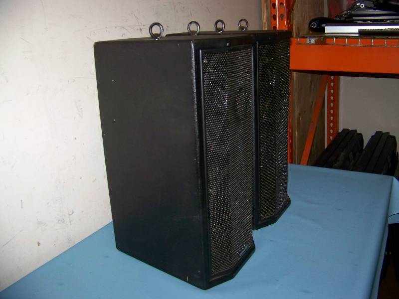 lot 14 image: (2) Community, 2-Way, Dual 8, Full Range Speakers  Loudspeakers