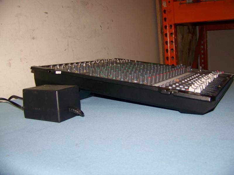 lot 25 image: Yamaha, 16-Channel, Mixing Console  Sound Board with Power Supply