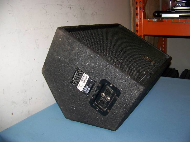 lot 9 image: Yamaha, 12, 2-Way, Club Concert Series, PA Monitor  Speaker