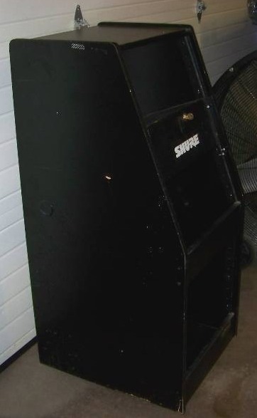 lot 53 image: Omnirax, Equipment Rack on Wheels with Rack Rails and Lockable Compartment with Keys