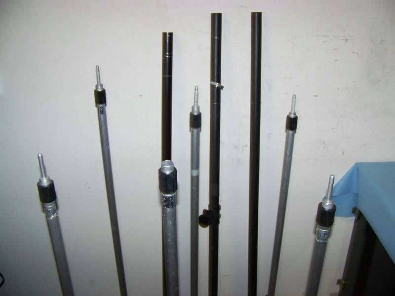 lot 46 image: Miscellaneous Tripods