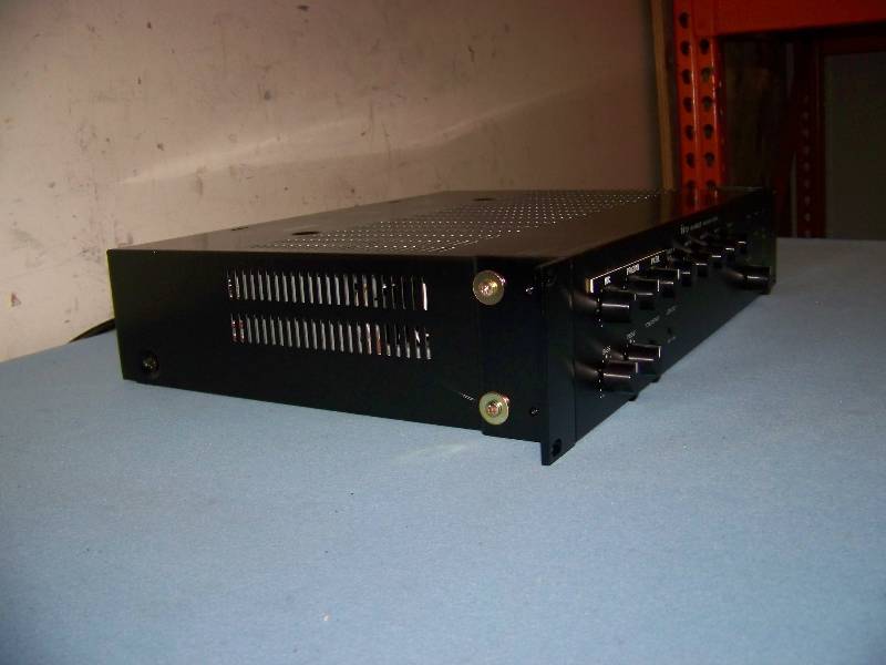 lot 35 image: TOA, 900 Series II, 8 Channel Mixer  Power Amplifier  Amp with (3) Rear Modules