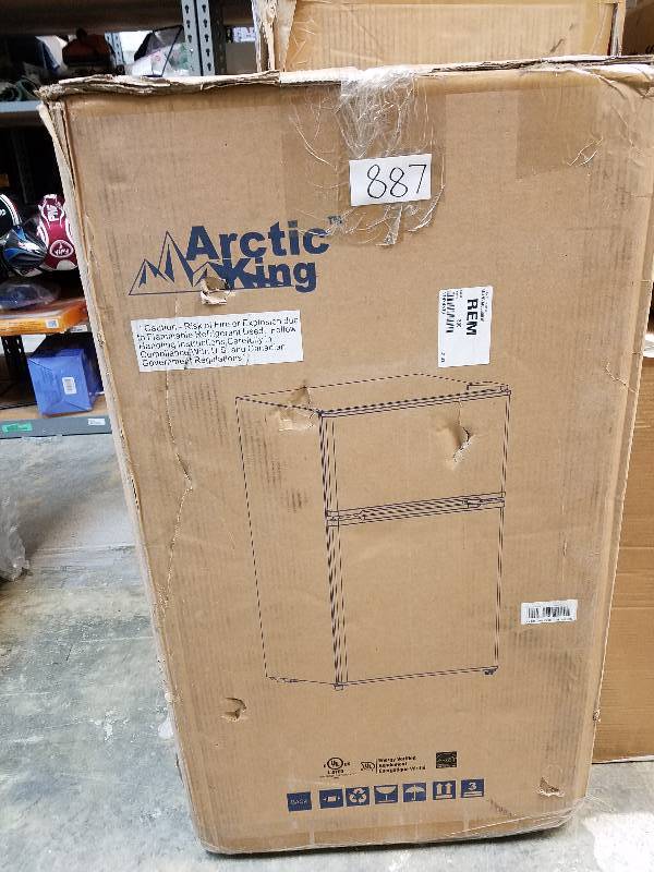 lot 887 image: Arctic King 3.1 Cu. Ft. RefrigeratorFreezer - Black