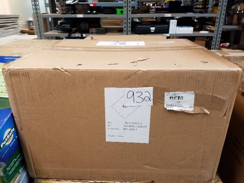 lot 932 image: Chefs Mark 1.6 Cu. Ft. 1100-Watt Microwave Oven