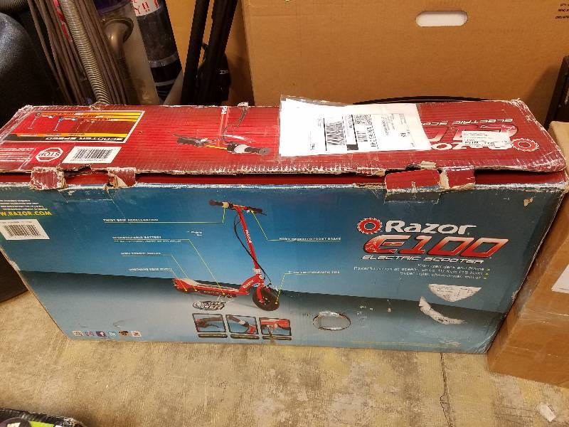 lot 962 image: FOR PARTS - Razor E100 12V Electric Scooter  Red