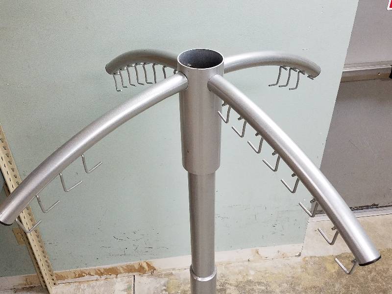 lot 964 image: Robbins Heavy Duty Metal - Rotating Coat Rack
