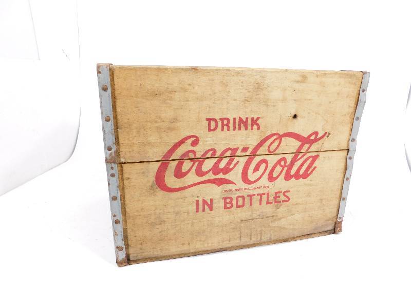 lot 44 image: Vintage Drink Coca Cola In Bottles Crate