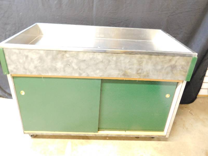 lot 45 image: Portable Food Or Beverage Cooler