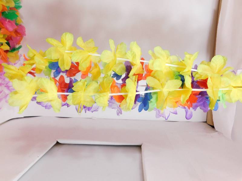 lot 53 image: Miscellaneous Party Favors