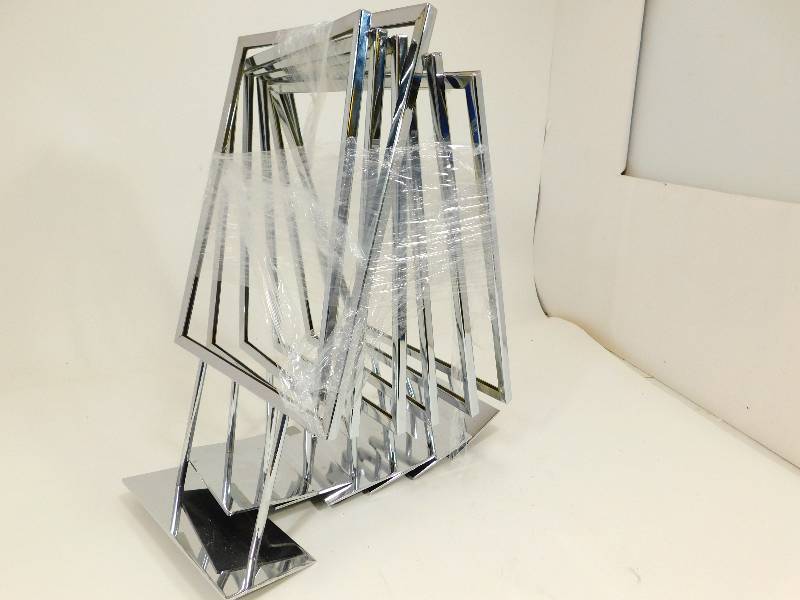 lot 119 image: Metal Self Standing Sign Holders