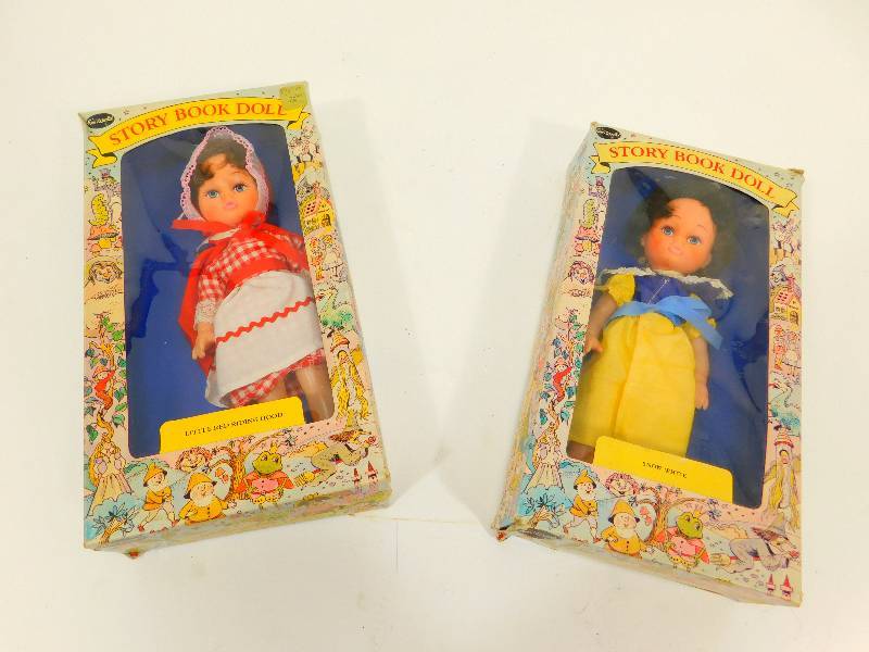 lot 124 image: Vintage Fun World Storybook Dolls
