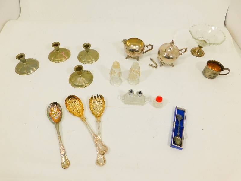 lot 125 image: Vintage Miscellaneous Silver & Pewter Items
