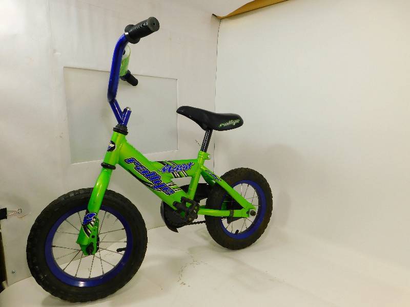 lot 105 image: 12  Rallys Flash Childs Bicycle  62-203 (12 12  x  2 14)