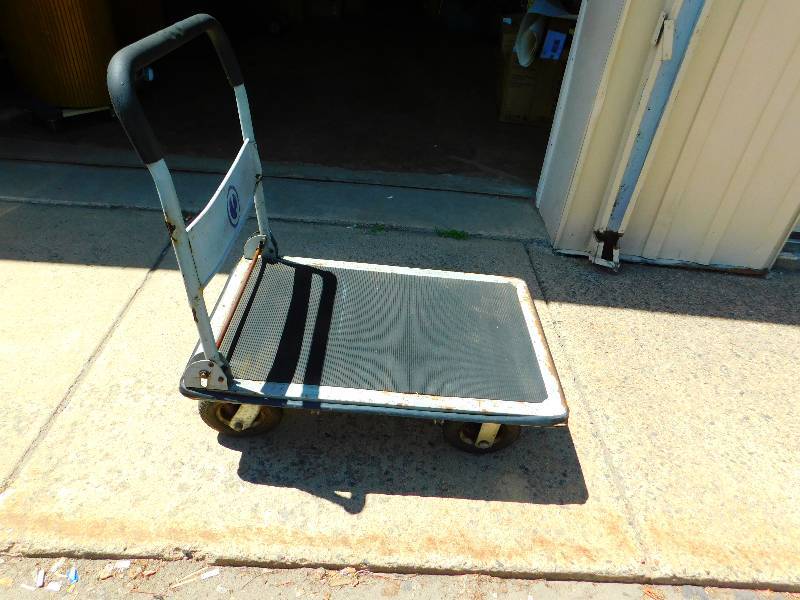 lot 109 image: Utility Cart On Wheels With Fold Down Handle