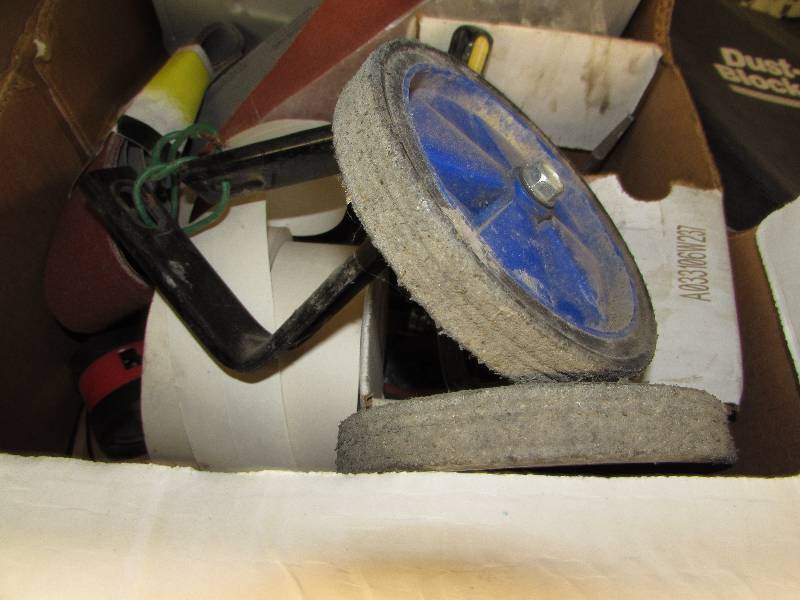 lot 117 image: BOX OF MISC GARAGE ITEMS