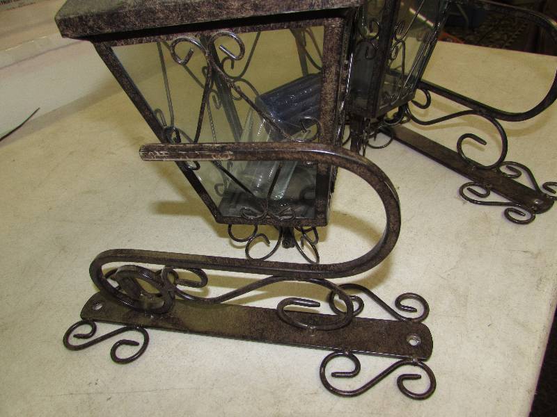lot 120 image: PAIR OF HANGING CANDLE SCONCES AND WALL HOOKS