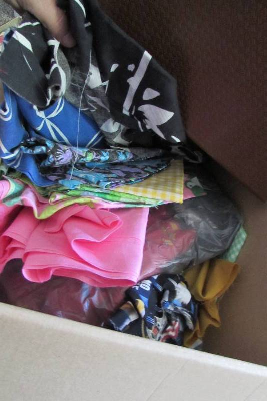 lot 121 image: SEWING LOT