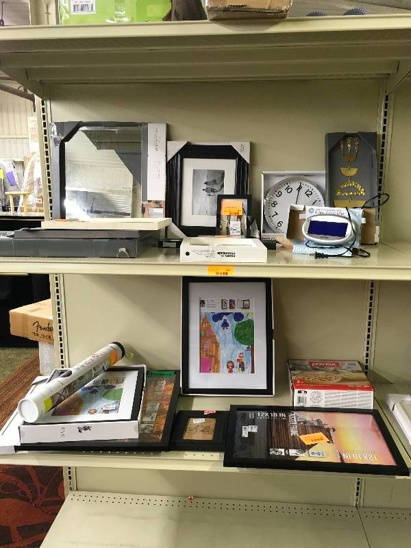 lot 123 image: Misc Home Decor