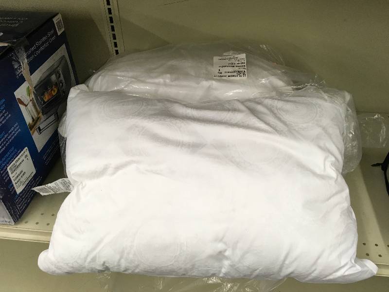 lot 142 image: Lasting Cool Gel Memory Foam Pillow, Retail $29.99