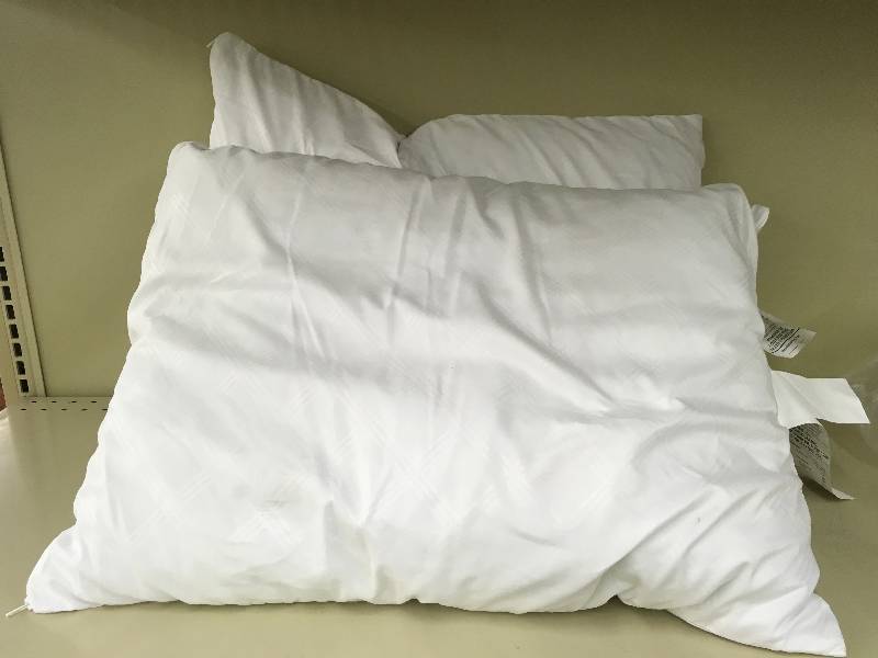 lot 148 image: Pure Lux Memory Foam Pillows