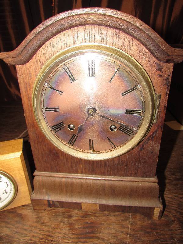 lot 590 image: CLOCKS