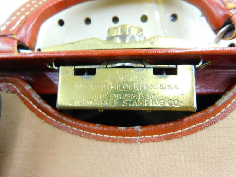 lot 279 image: OLDER SUITCASE