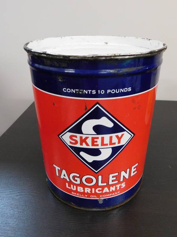 lot 47 image: Vintage Skelly Oil Can & Shell Oil