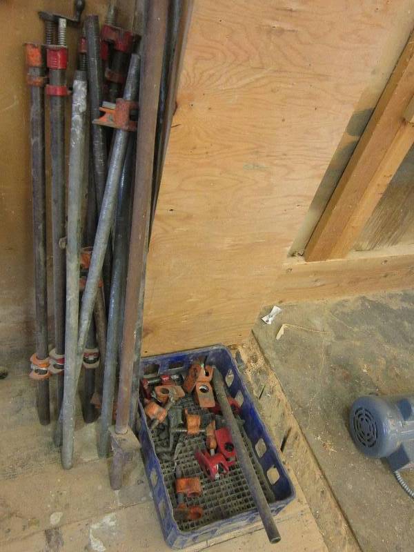 lot 15 image: Lot of clamps...