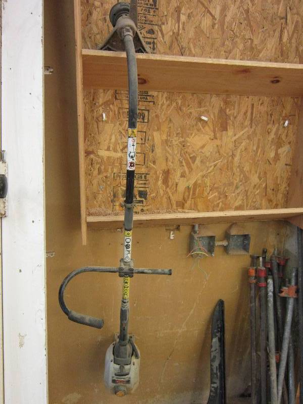 lot 17 image: Ryobi trimmer...