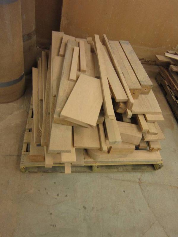 lot 24 image: Pallet of wood pieces, hardwood Red...