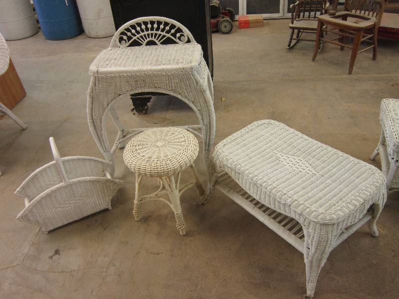 lot 29 image: Lot of wicker patio furniture...