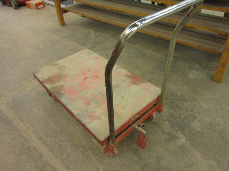 lot 34 image: Metal flatbed cart 20 x 32 bed...