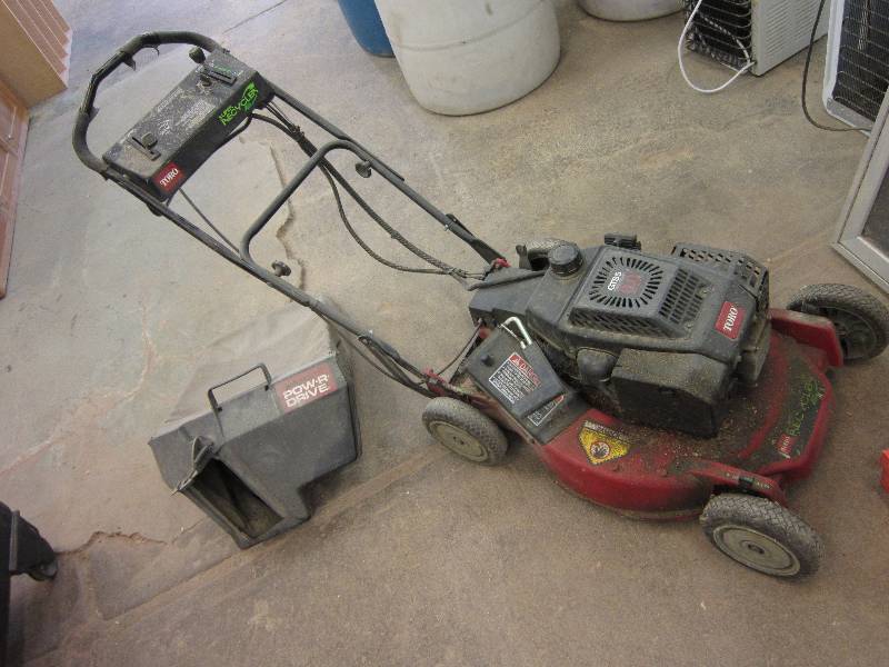 lot 42 image: Toro Superrecycler bagging lawnmowe...