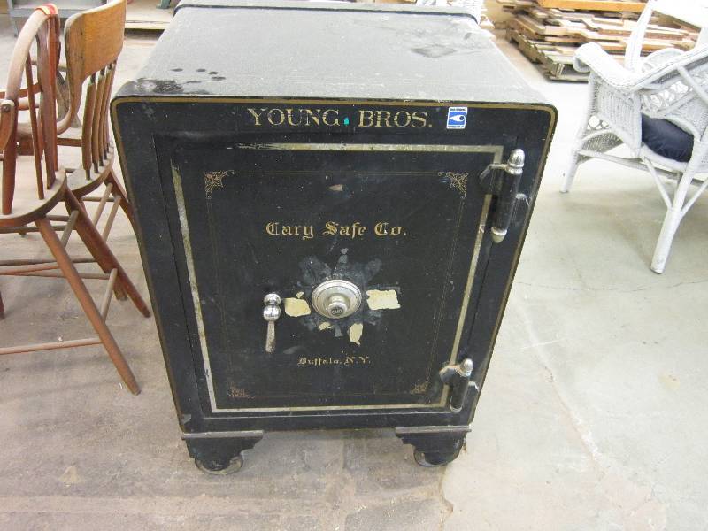 lot 51 image: Gary Safe Co safe, currently open a...