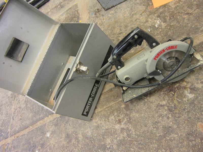 lot 77 image: Porter Cable 4 12 trim saw...